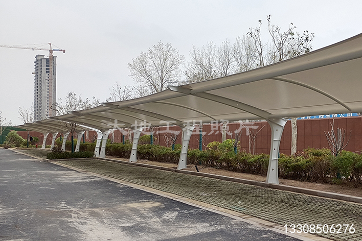 2023年7月15日，山東菏澤希望小學電動車充電車棚順利竣工