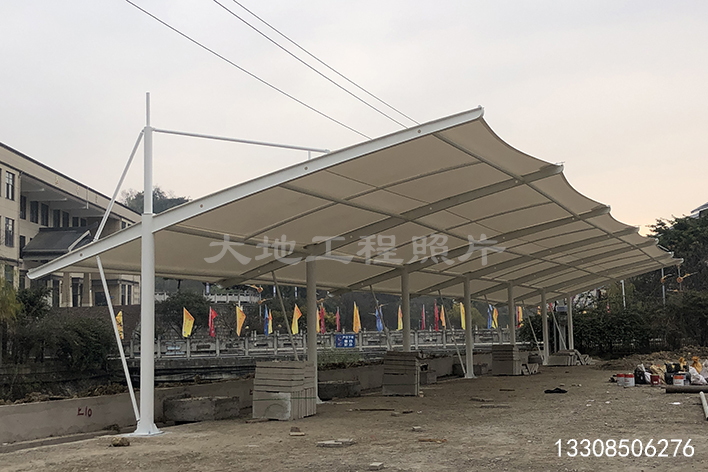 2023年7月23日，寧夏吳忠學院路充電站雨棚順利竣工