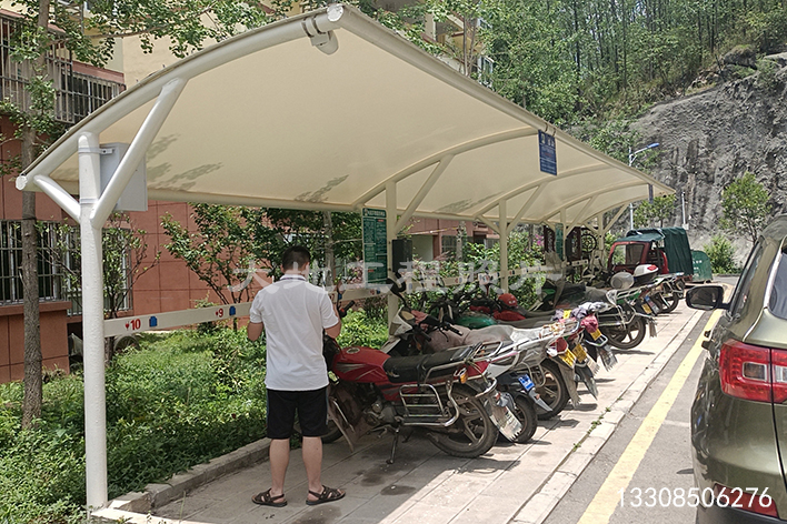 2023年7月26日，貴州關(guān)嶺花江小區(qū)電瓶車充電車棚順利竣工