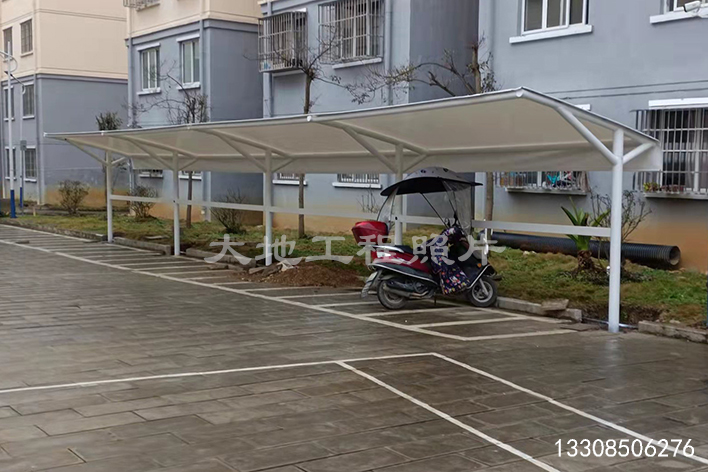 2024年8月15日，貴州榕江六合人家電瓶車充電車棚順利竣工