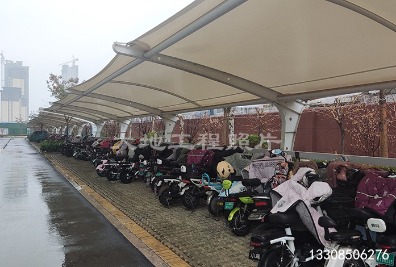 山東菏澤希望小學(xué)電動(dòng)車(chē)充電車(chē)棚順利竣工