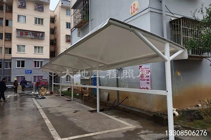 2023年10月30日，貴州關(guān)嶺八角巖小區(qū)電動(dòng)車充電車棚順利竣工